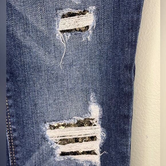 White House Black‎ Market Skinny Jeans With sequins under distressing! Size 2 - Picture 2 of 8